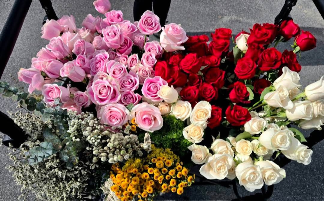 Bouquet Bar Party Atlanta - Interactive DIY Flower Experience & Party Favors